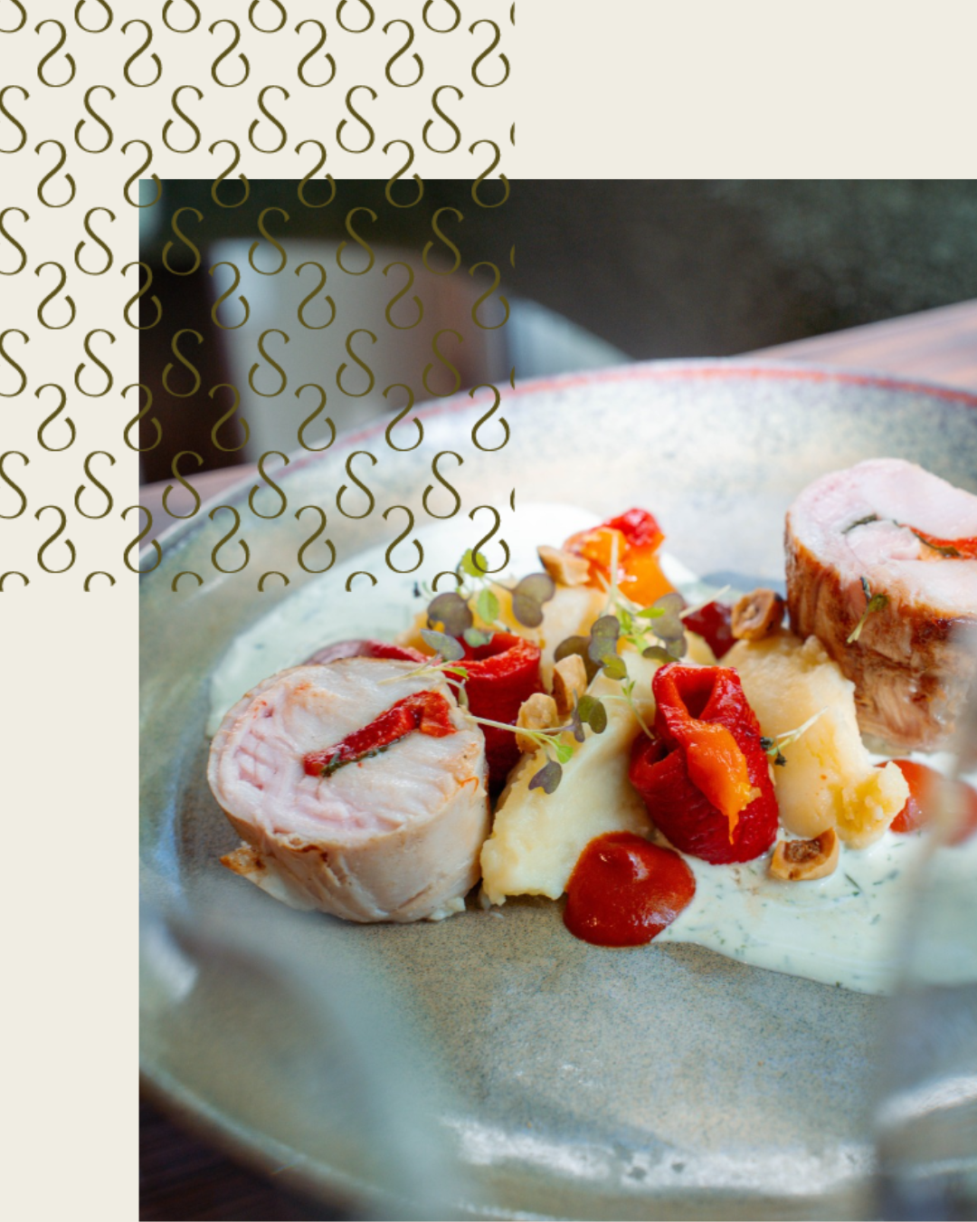 Ballotine de volaille farcie aux poivrons confits et purée, plat du restaurant gastronomique Mensa