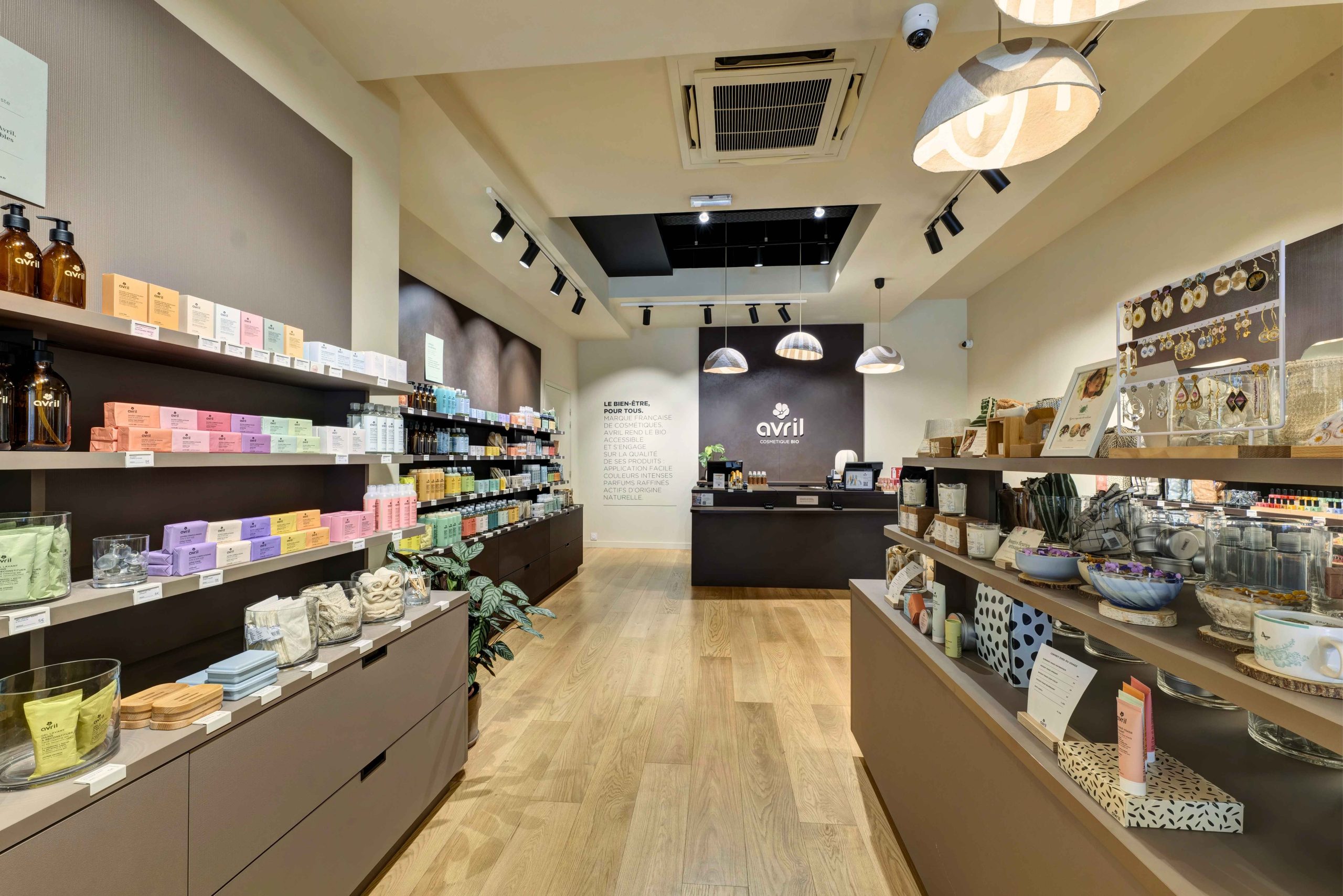 Aménagement intérieur boutique Avril à Tours – vue générale espace de vente