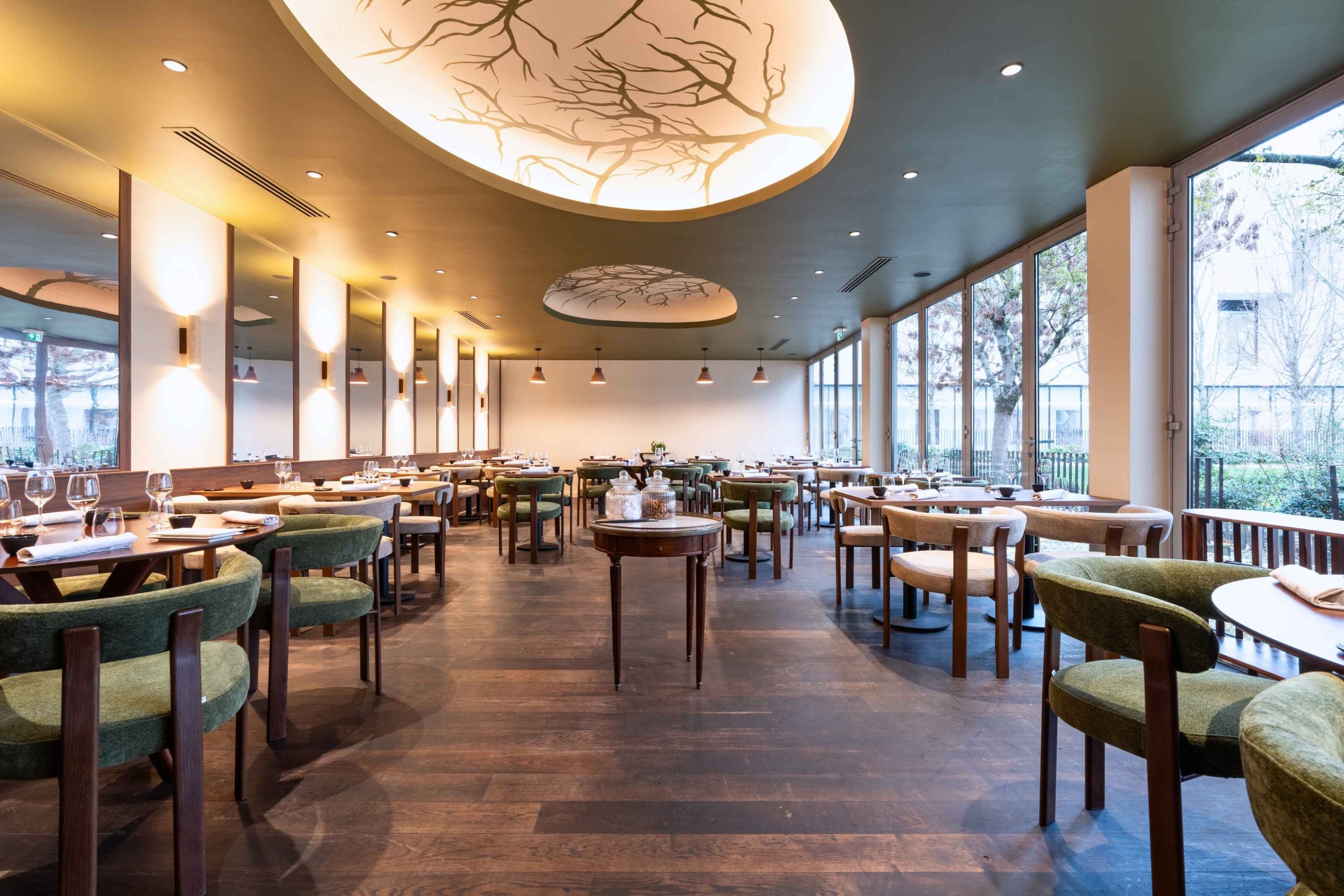 vue salle restaurant gastronomique Mensa à Tours architecture intérieure bois et lumière