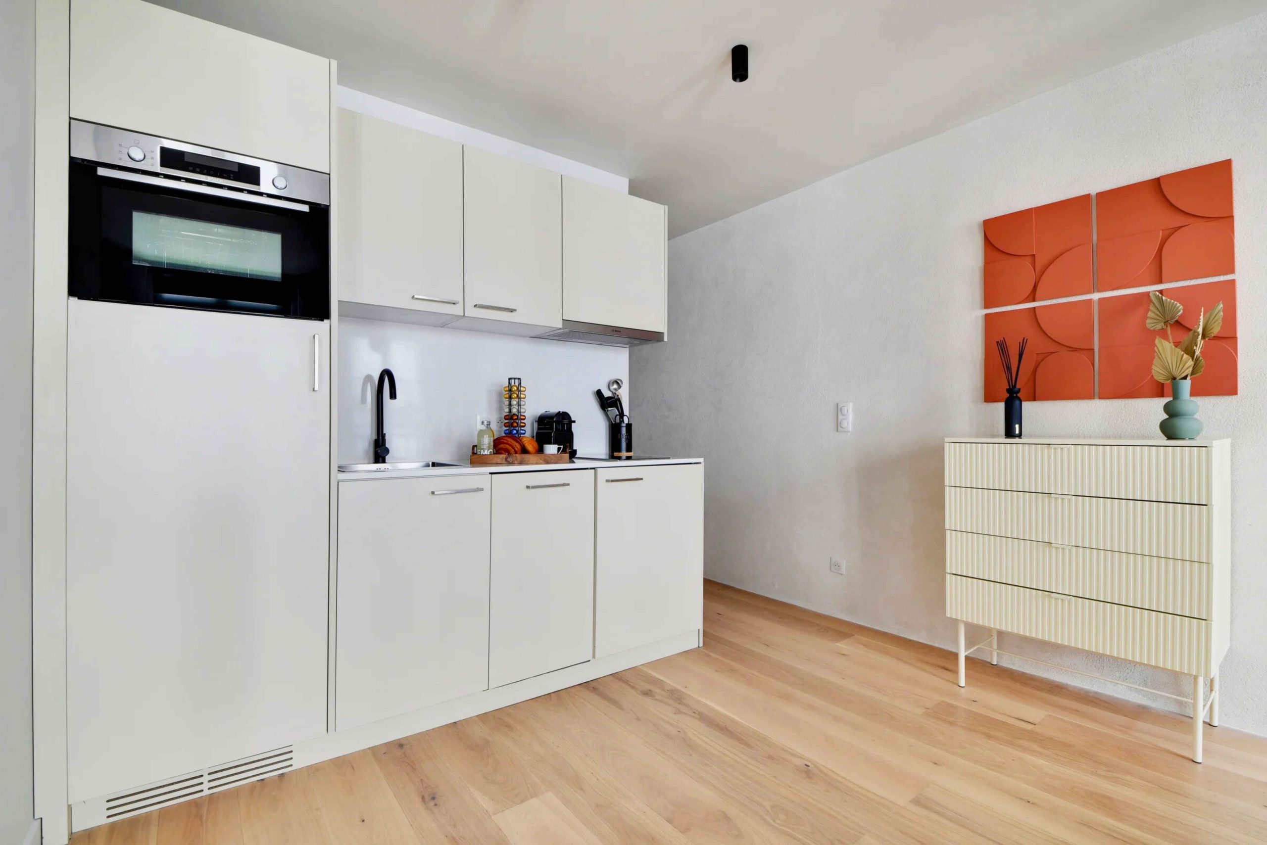 cuisine linéaire rénovée appartement locatif Paris