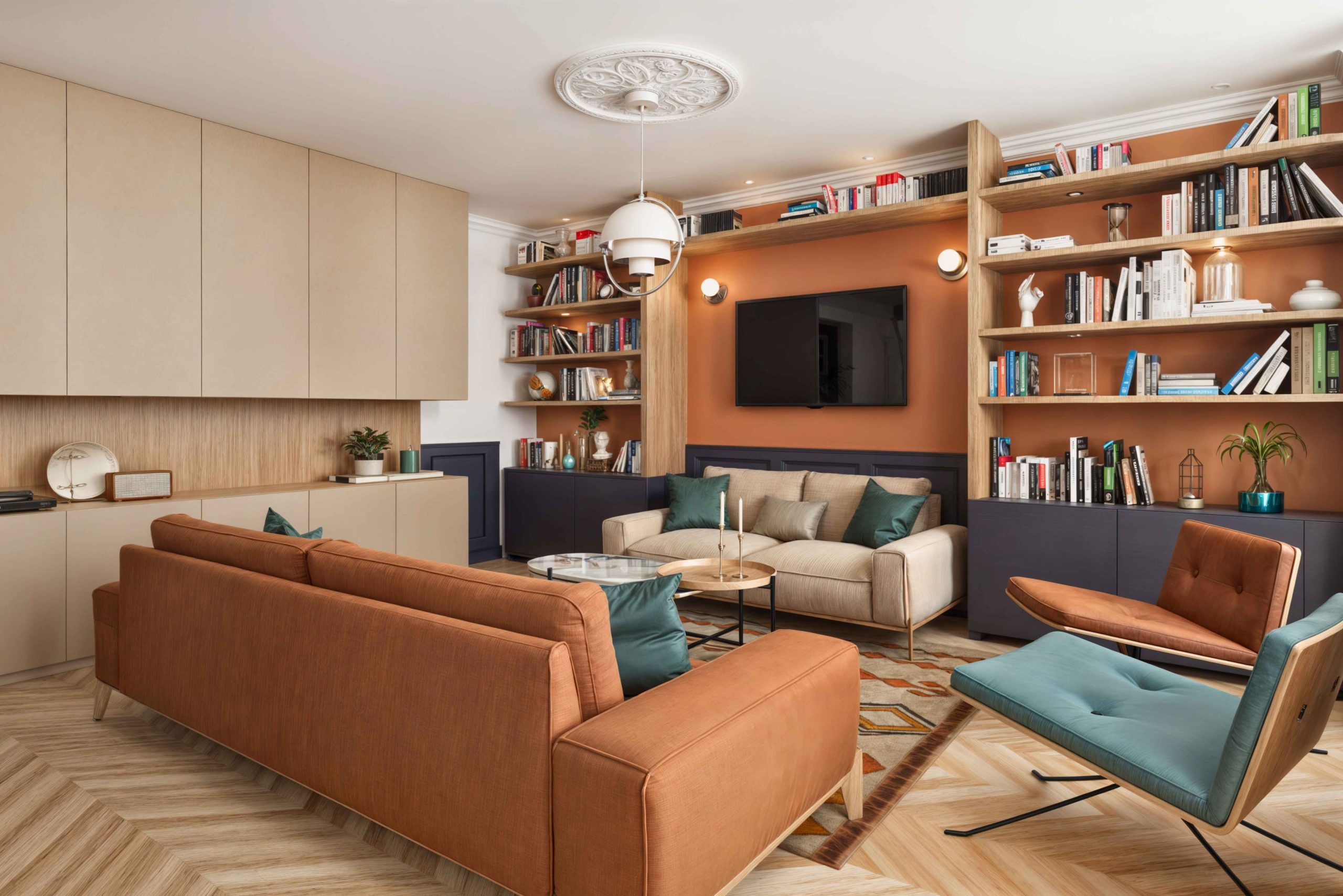 Meuble intégré et canapé dans un salon d’appartement parisien rénové