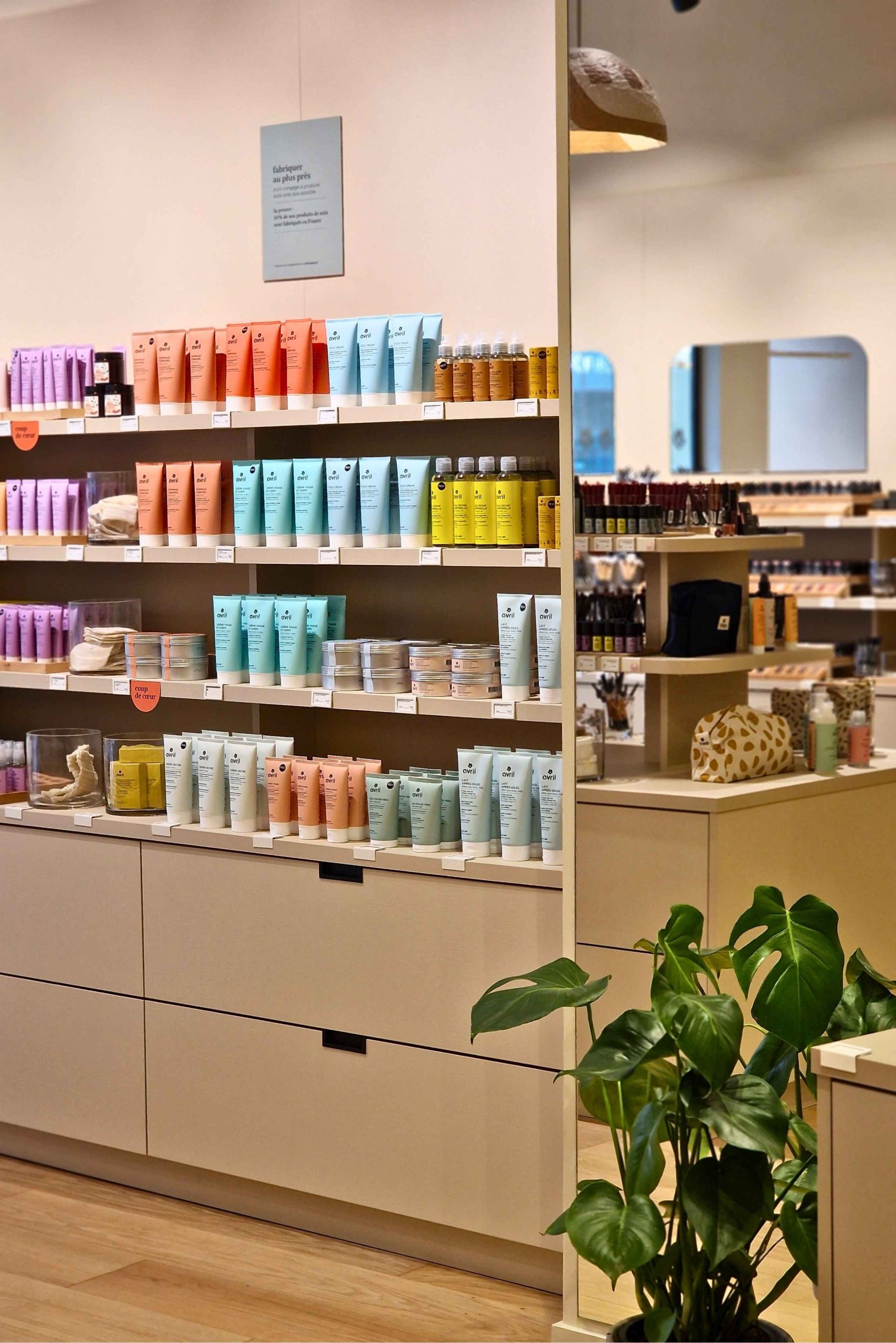 Linéaire complet produits cosmétiques bio Avril à Tours