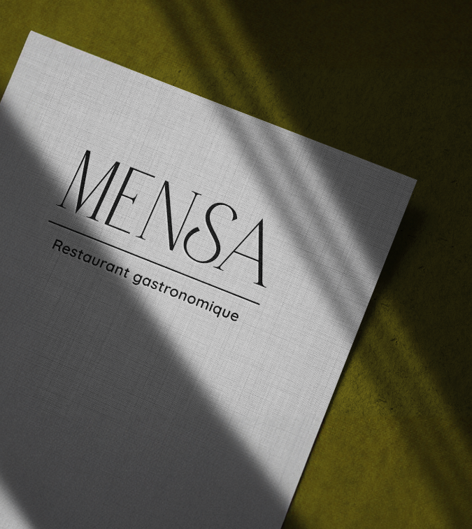 Logo MENSA restaurant gastronomique sur papier texturé blanc