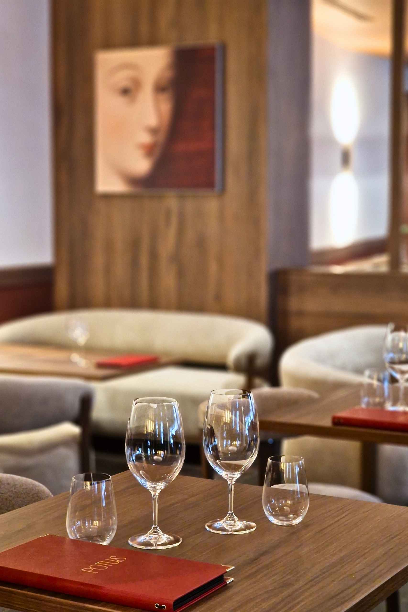 détail art de la table bar à vins Potus Tours architecture intérieure restaurant