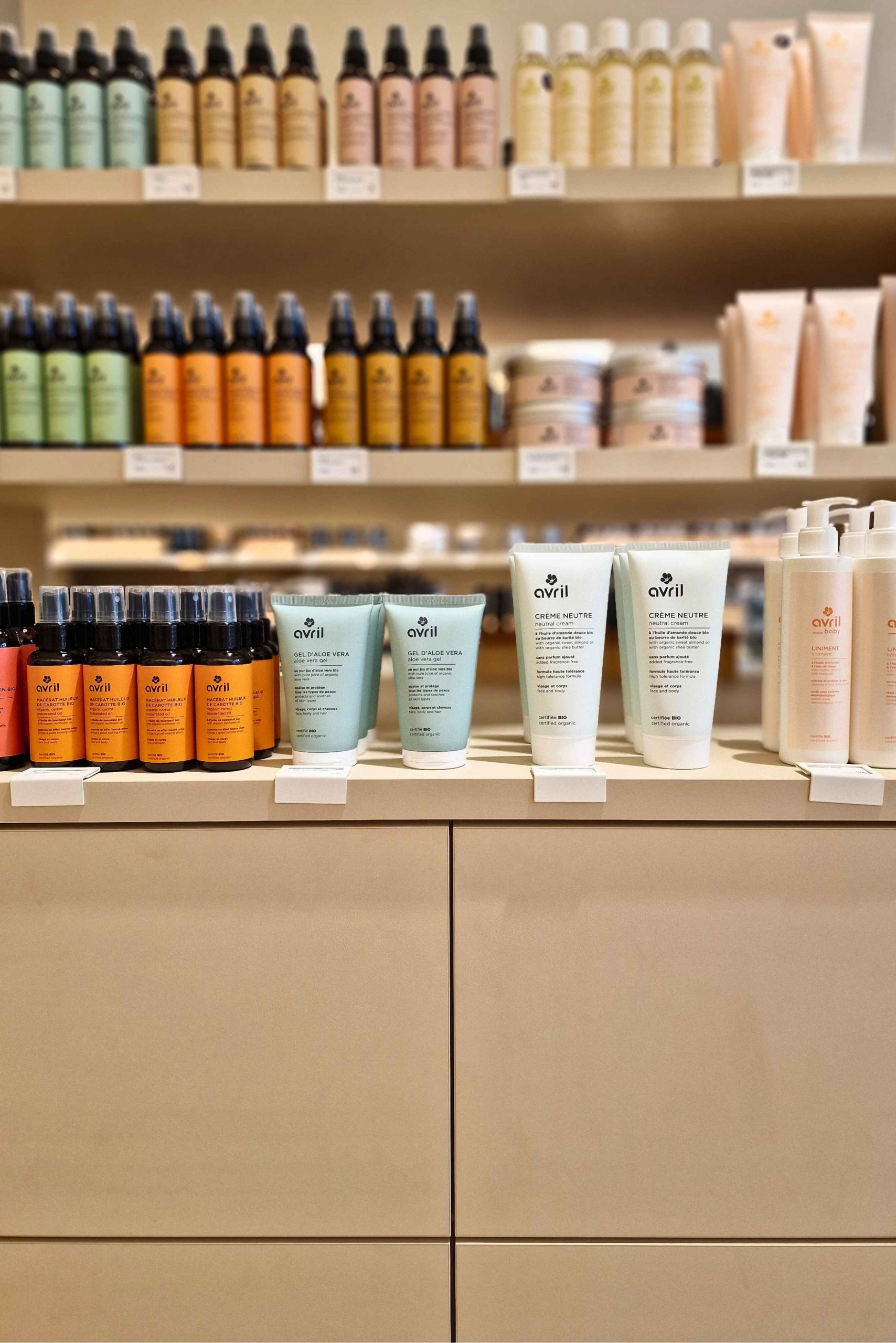 Présentation gamme de soins bio Avril en linéaire boutique Tours