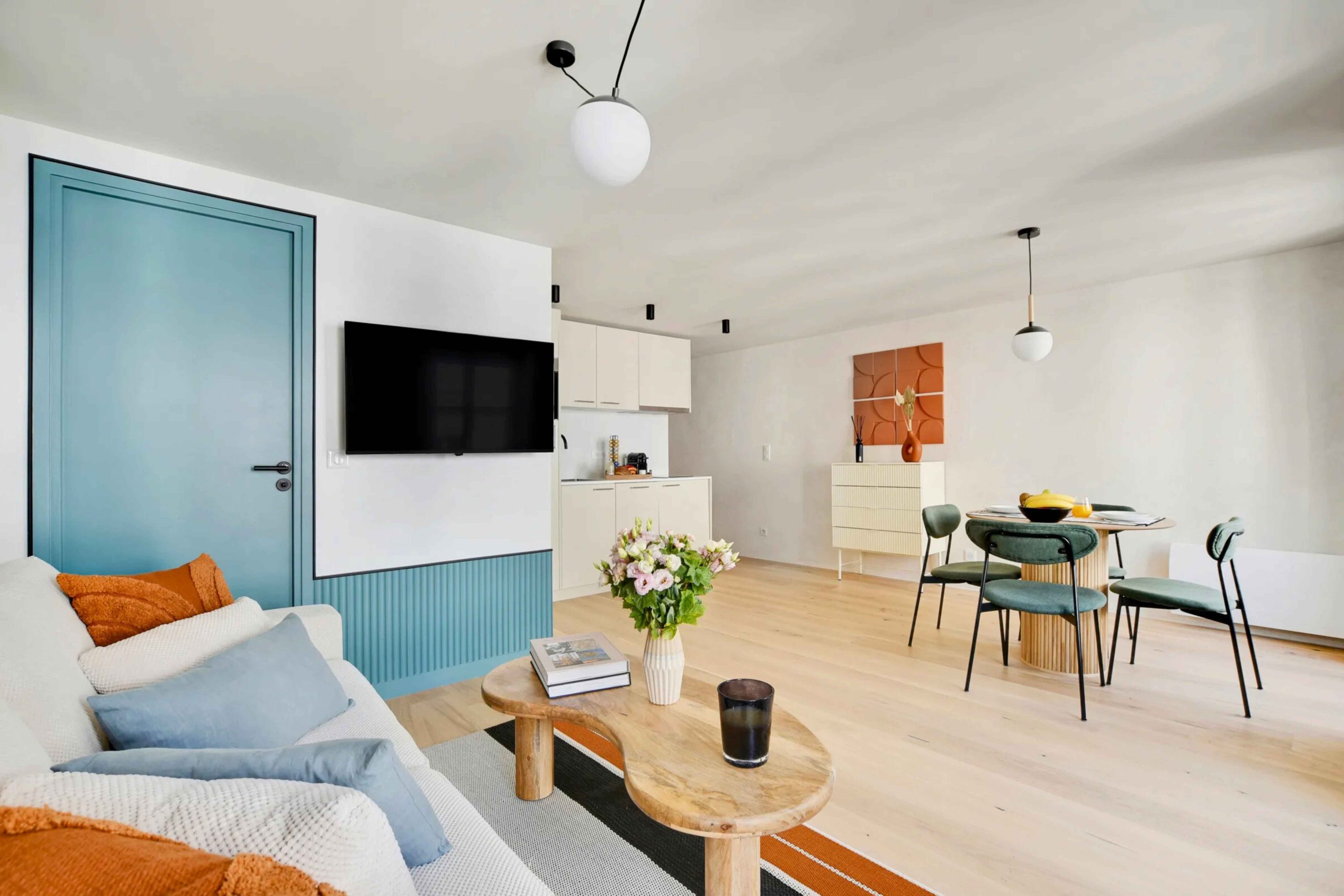 séjour appartement rénové architecture intérieure Paris 2 bleu pétrole