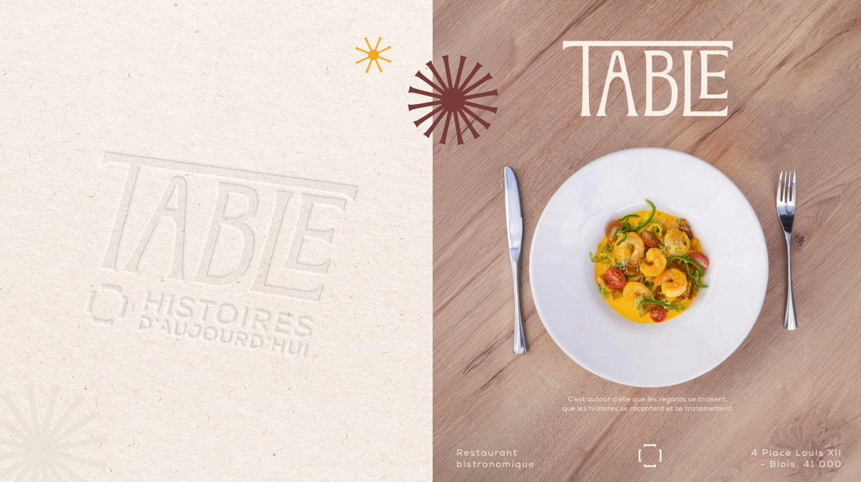 Présentation du logo Table en relief sur papier kraft à côté d'un plat de crevettes dressé, avec adresse et signature de marque
